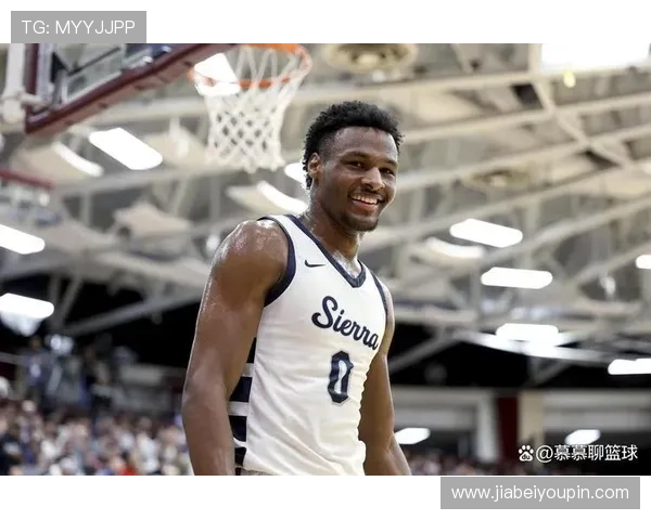 布朗尼积极拼抢助力范德比尔特轻松得分推动球队比赛节奏提升