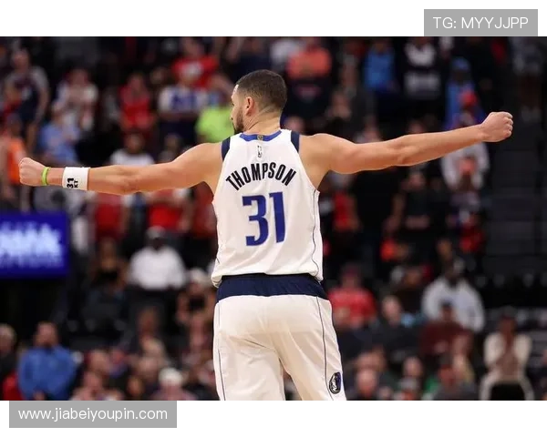 克莱半场表现出色三分球完美命中助力球队进攻火力全开