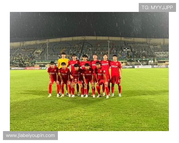 中乙联赛第30轮上海海港富盛经开队与温州俱乐部中胤队战成平局精彩对决